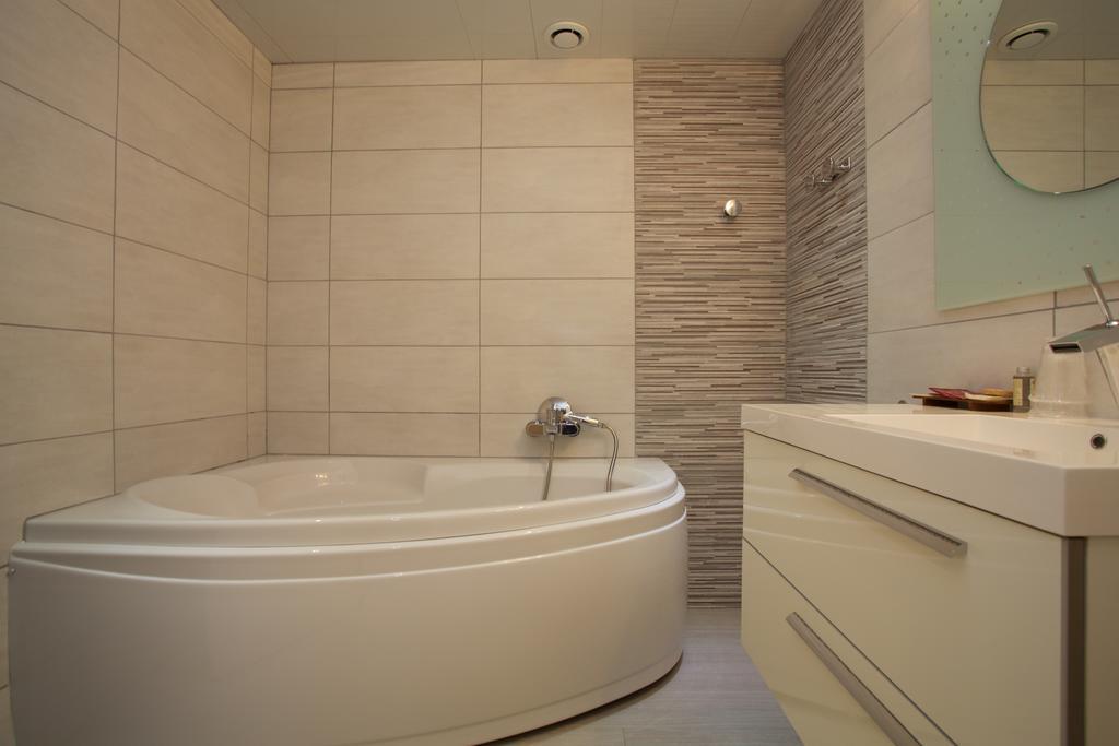 Logis Hotel Restaurant Spa Beau Site ليوكسيل لو بينز المظهر الخارجي الصورة