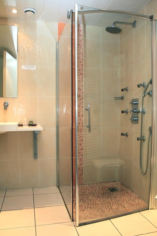 Logis Hotel Restaurant Spa Beau Site ليوكسيل لو بينز المظهر الخارجي الصورة
