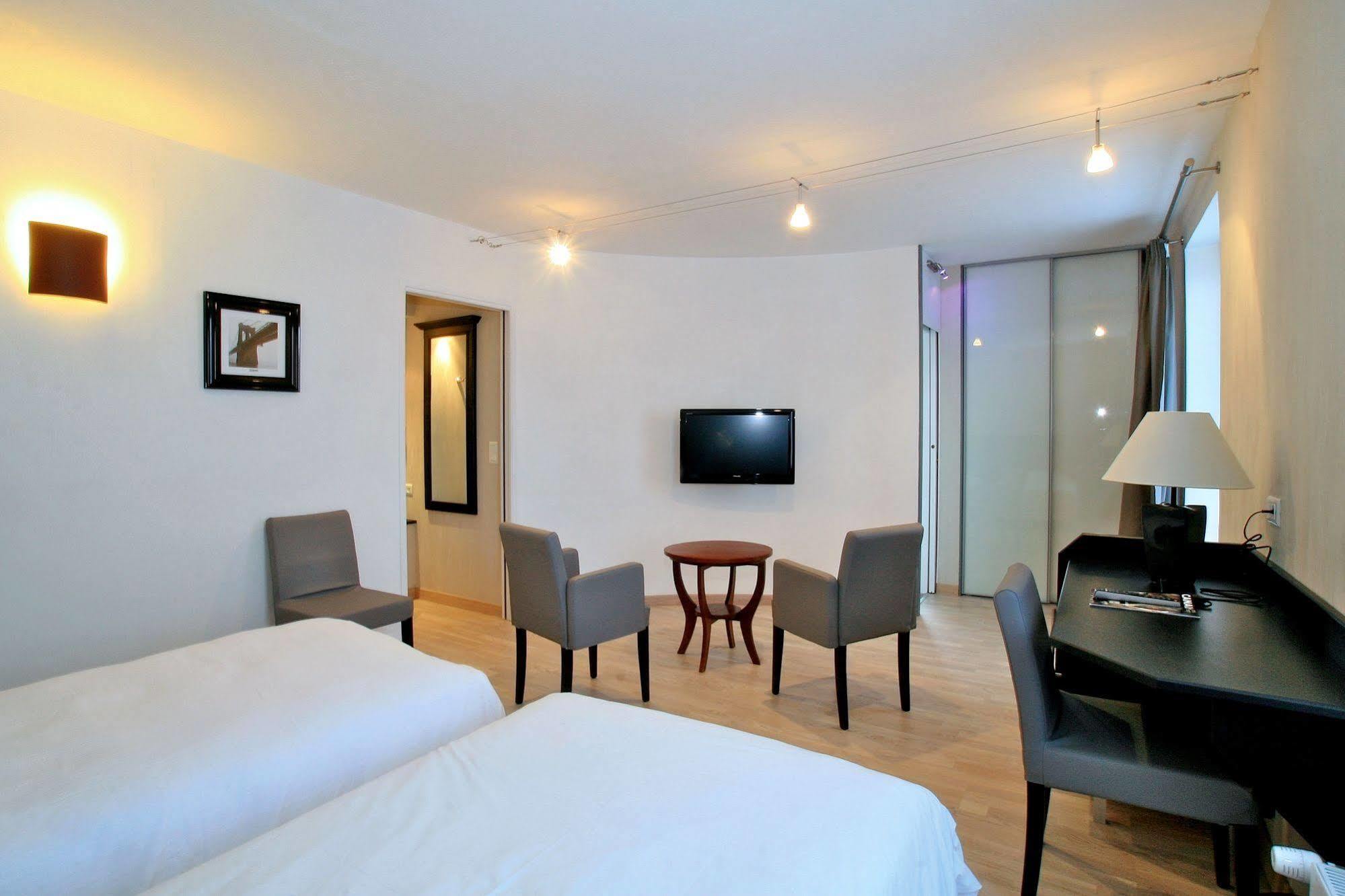 Logis Hotel Restaurant Spa Beau Site ليوكسيل لو بينز المظهر الخارجي الصورة